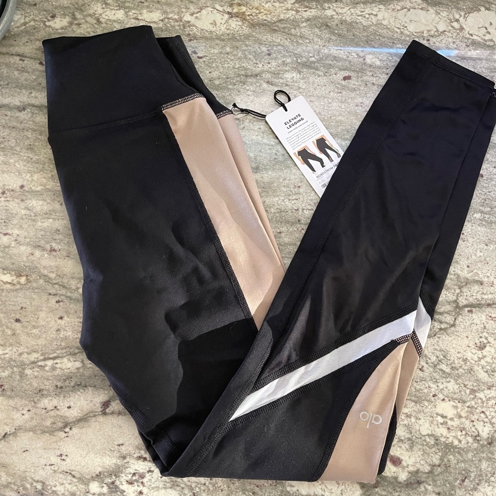 NWT Alo Elevate leggings